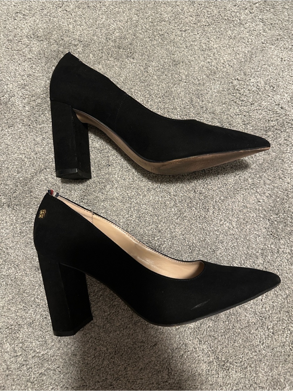 Tommy Hilfiger Black Pointed Toe Suede Pumps - Picture 2 of 7